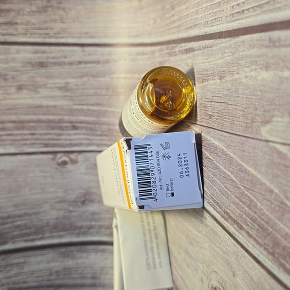 Dr. Hauschka Clarifying Day Oil, 0.6oz for oily, blemished skin exp 6/24 NWT** - Picture 3 of 3